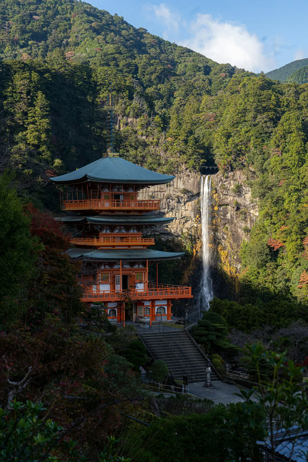 Cachoeira de Nachi e pagode no Kumano Kodo, Japão